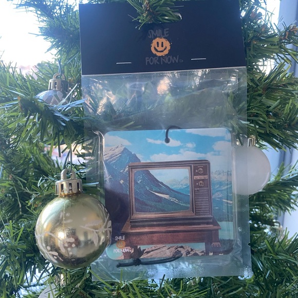 Hanging Car / Room Air Freshener - Rosin - Retro Tv - Picture 2 of 2